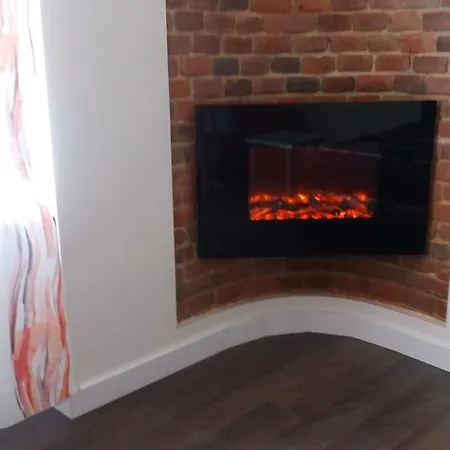 아파트 With Fireplace